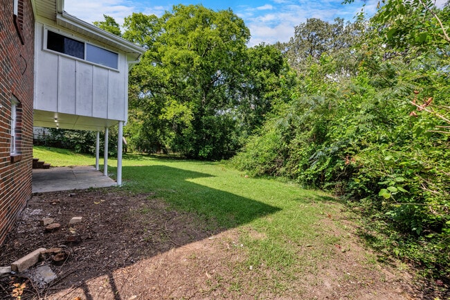 Building Photo - 204 3rd Ave