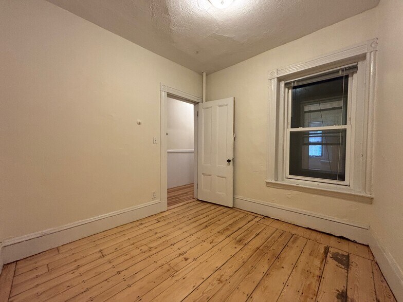 Building Photo - 53 Joy St