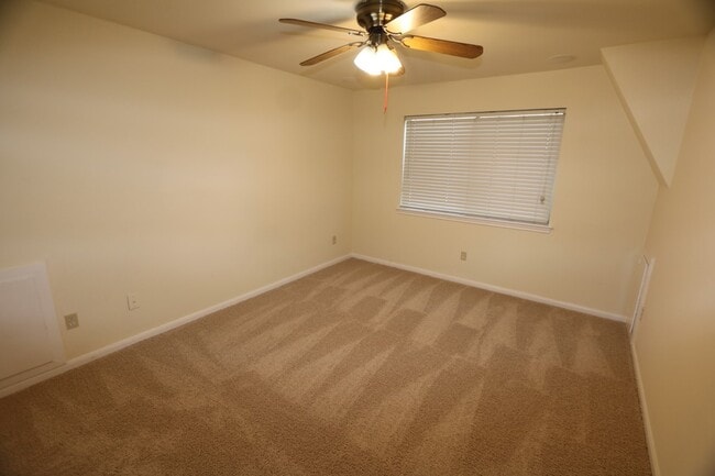 Building Photo - 2319 Quail Valley E Dr