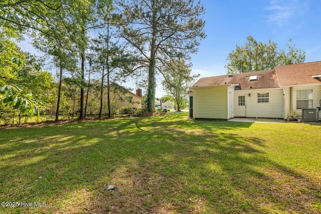 Building Photo - 141 Pine Crest Dr