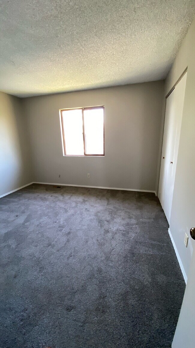 Building Photo - 2 bedroom townhome - Soaring Eagle