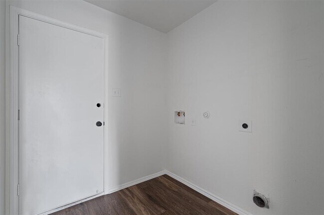 Building Photo - 1106 Canada Wild Dr