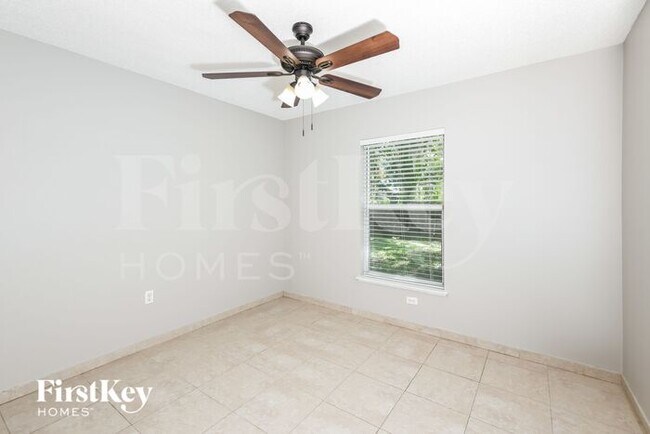 Building Photo - 1516 Vista Lake Cir