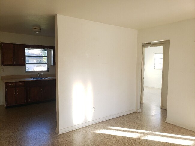Building Photo - WR-2 Bliss Duplex