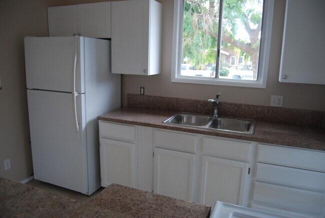 Building Photo - 536 39th W St