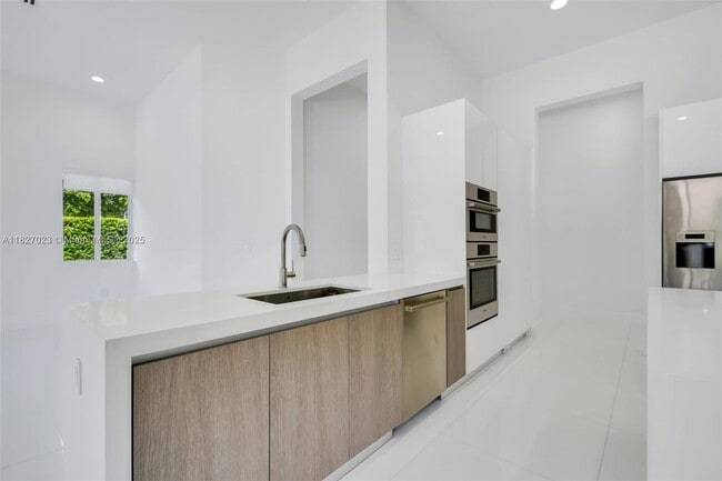 Building Photo - 10203 SW 136th St