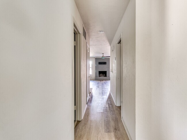 Building Photo - 3063 W Wilshire Blvd