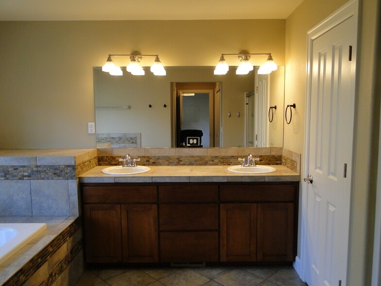 Building Photo - 2111 29th Avenue Ct SW