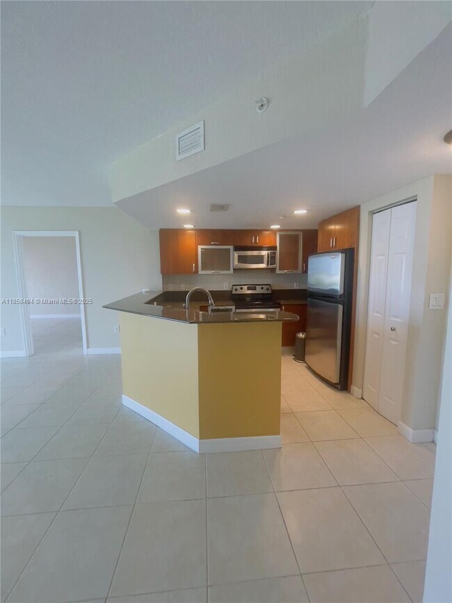 Building Photo - 201 Golden Isles Dr