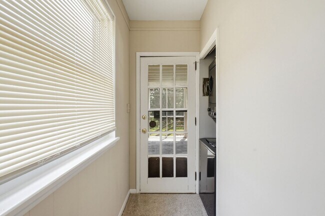 Building Photo - Move-in Ready 3 Bedroom Ranch Home in Eastway Park