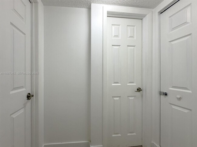 Building Photo - 250 NE 181st St