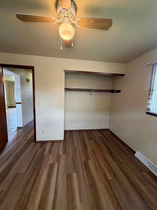 Building Photo - Midpark Duplex