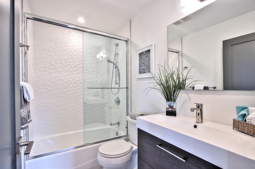 entrance restroom - 363 Beemer Ave