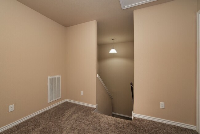 Building Photo - 3110 Claremont Dr