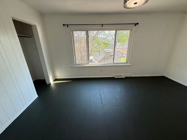 Building Photo - 843 1/2