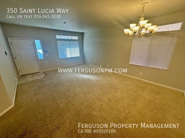 Building Photo - Spacious Four Bedroom Lincoln Home