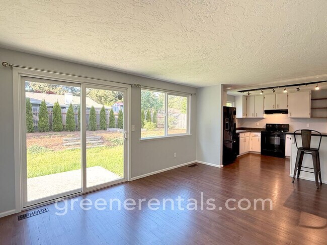 Building Photo - 3BD/1.5BA in Desired West Olympia Location