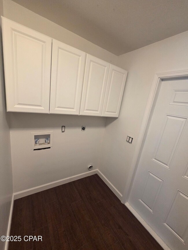 Building Photo - 1303 Sutherland Ct