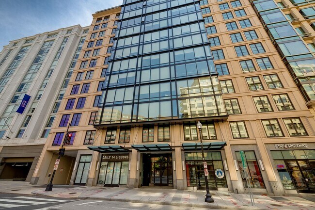 Building Photo - Move-in Ready 1BR 1BA at the Alta is a Min...
