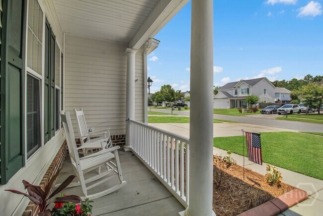 Building Photo - 721 Canyon Dr