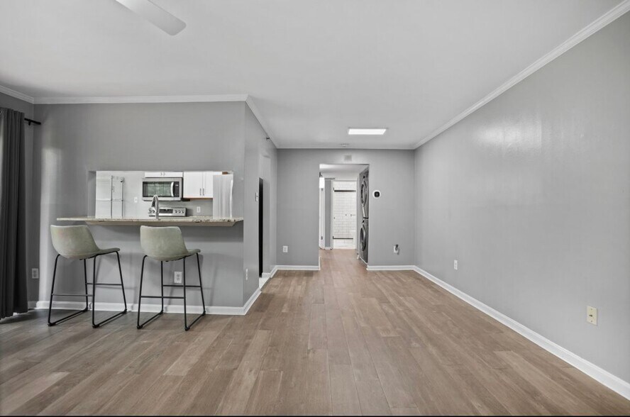Building Photo - 4 Cedar Valley Pl