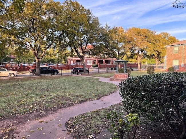 Building Photo - 1801 Rose St