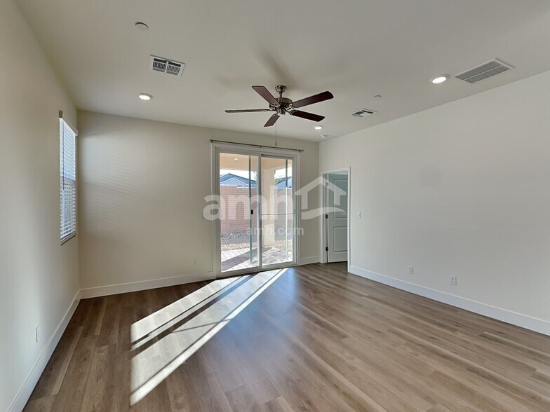 Building Photo - 525 Speckled Orchid Pl