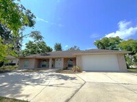 Building Photo - Large 3 bedroom 2 bath home in Deltona wit...