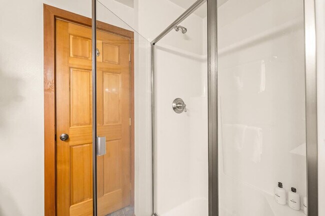 Building Photo - 7755 Cully Ln