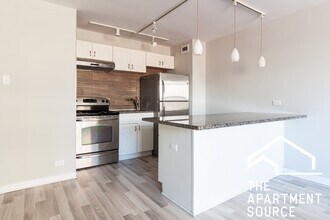 Building Photo - 445 W Wellington Ave