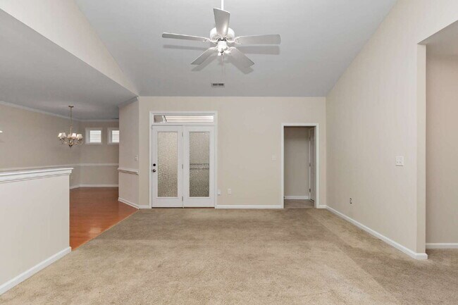 Building Photo - 19 Denby Cir