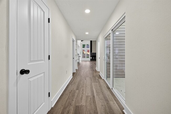 Building Photo - 3006 Golden Hills Ln