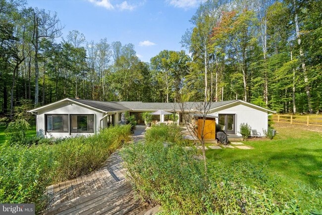 Building Photo - 7511 Willowbrook Rd