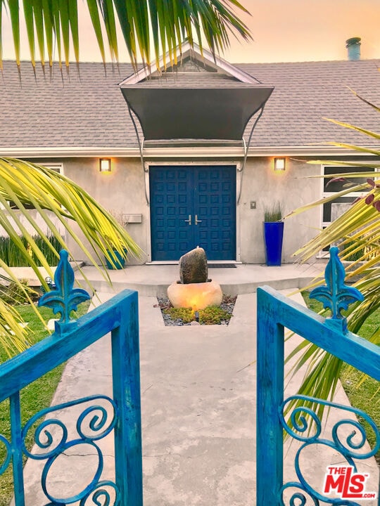 Building Photo - 1153 N Poinsettia Pl