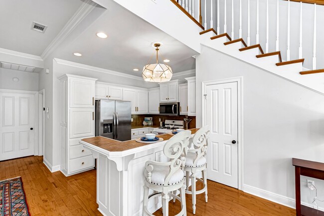 Building Photo - Fully Furnished 2 Bed / 2 Bath with Garage & Courtyard in Village St. George