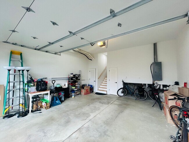 Building Photo - Available Now! 4 Bedroom 3.5 Bath Townhome...
