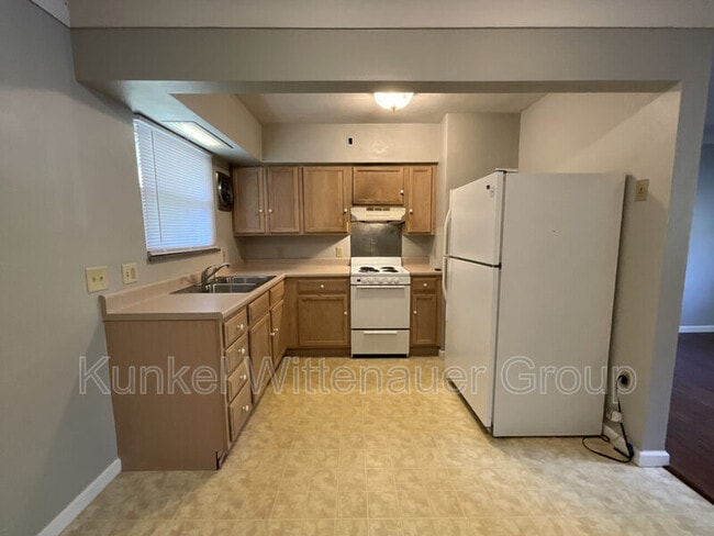 Building Photo - 1724 McClintock Ave