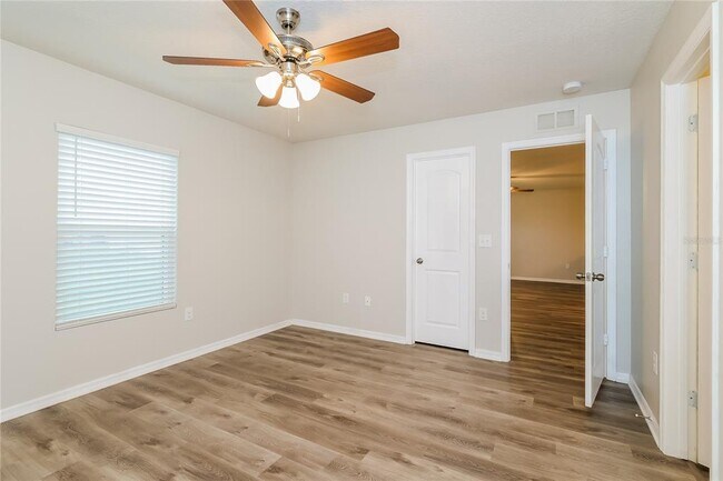 Building Photo - 231 Begonia Ln