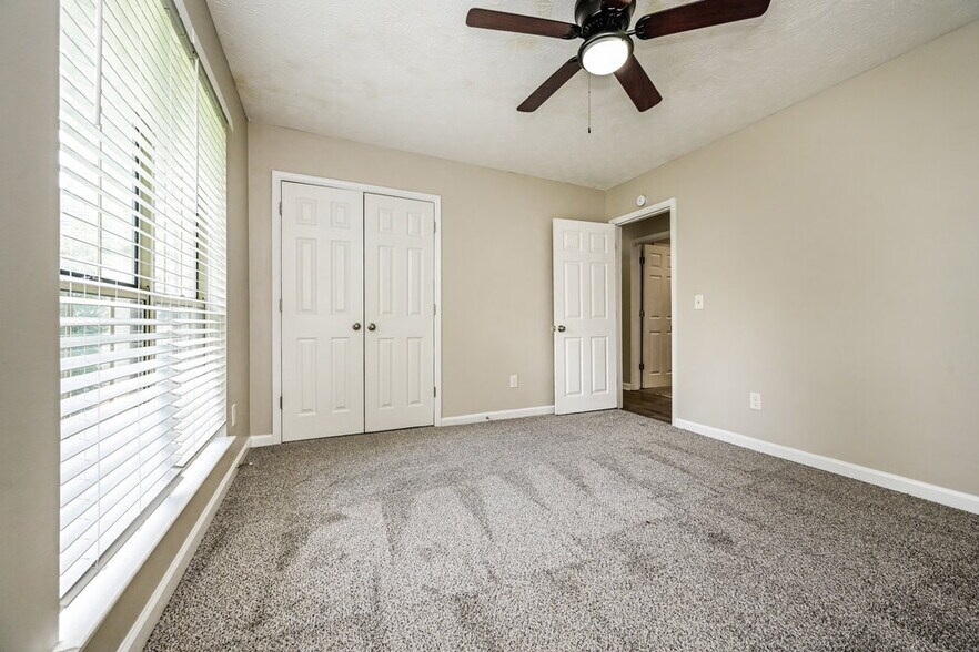 Building Photo - 2921 Sunset Ct