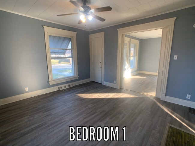 Building Photo - 1344 N Walnut St