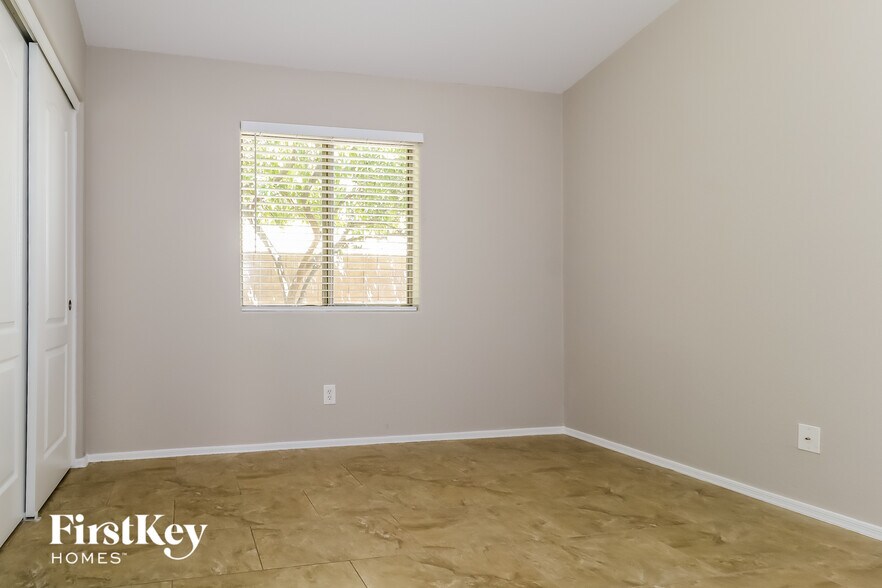 Building Photo - 5859 W Cochise Dr