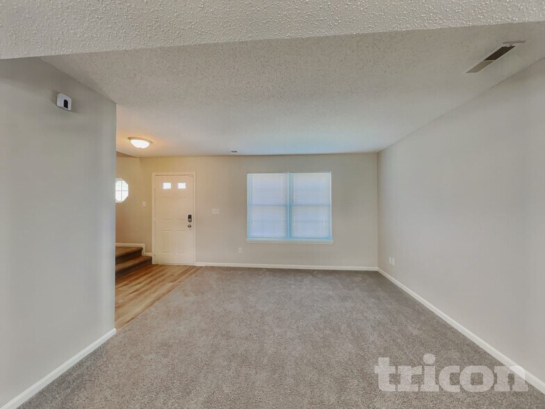 Building Photo - 9825 Rhodes Ln