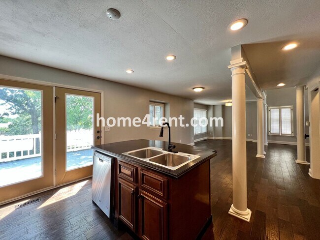 Building Photo - Maintenance Free Living w/ Hardwood Floors, Open Layout, Granite Counters, Finished Basement!