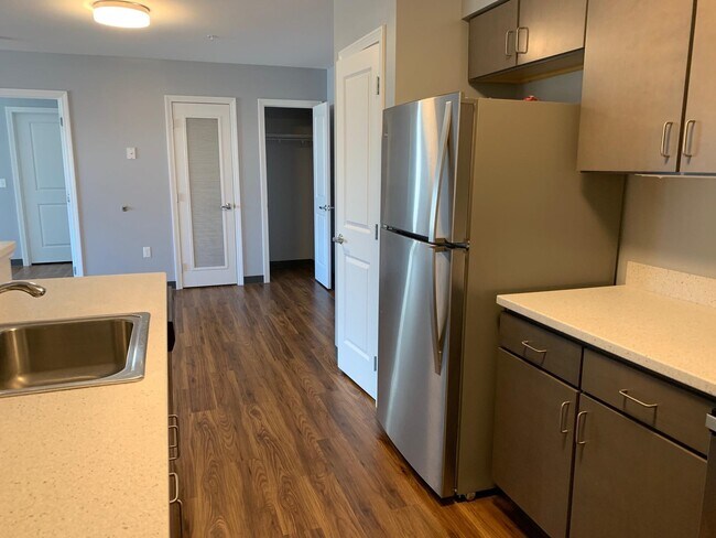 Building Photo - 15 E Ridge Dr