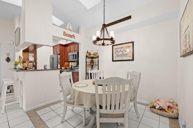 Building Photo - 2502 SE Anchorage Cove