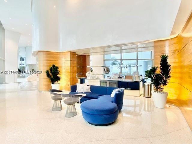 Building Photo - 16901 Collins Ave