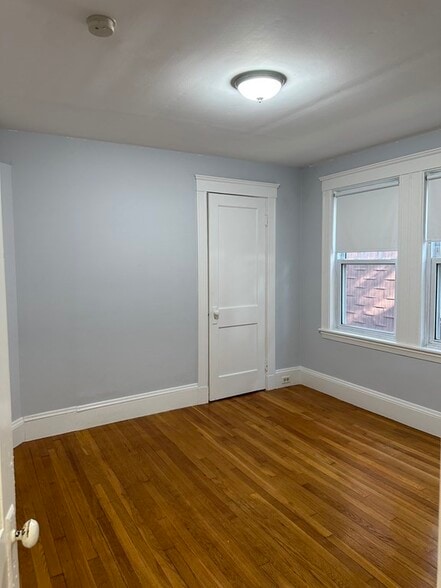 Building Photo - 18 Symmes St