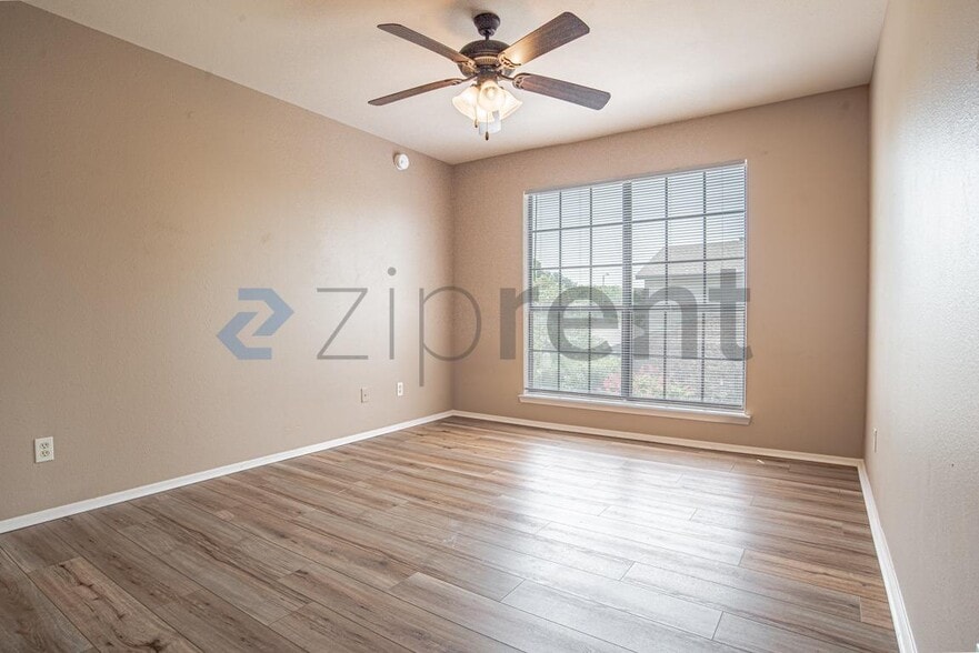 Building Photo - Unit A