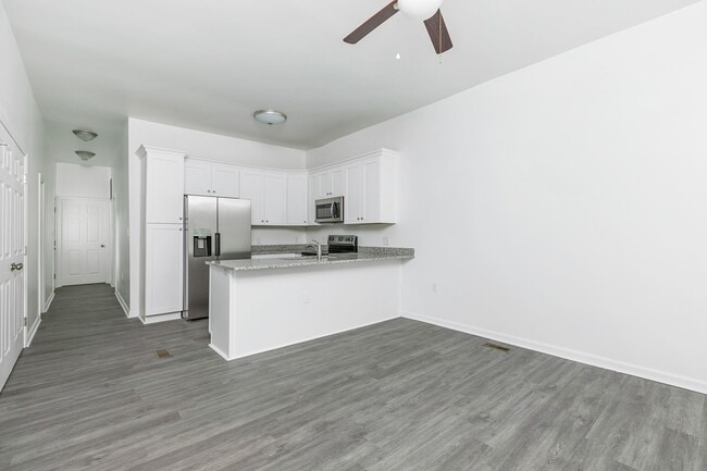 Building Photo - newly renovated property