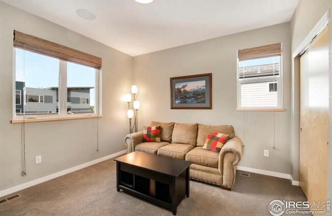 Building Photo - STUNNING 2 STORY SMART HOME IN LOUISVILLE